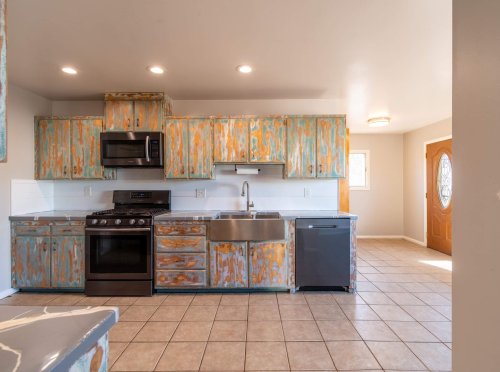 412 E. 4th_ (22)